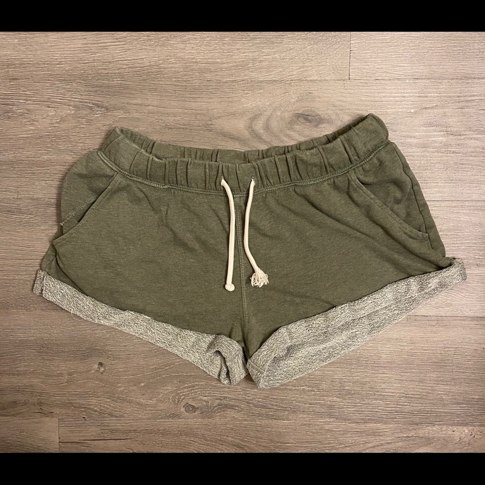 H&M olive green shorts